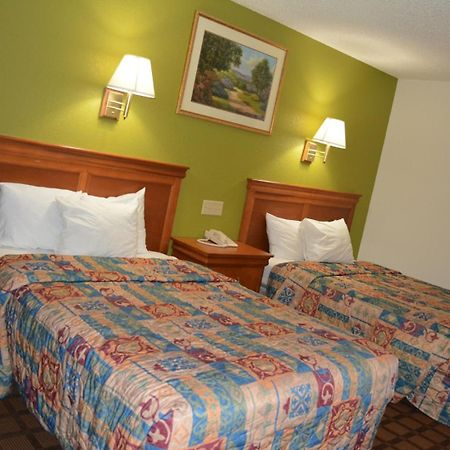 Bloomer Inn & Suites Exterior foto