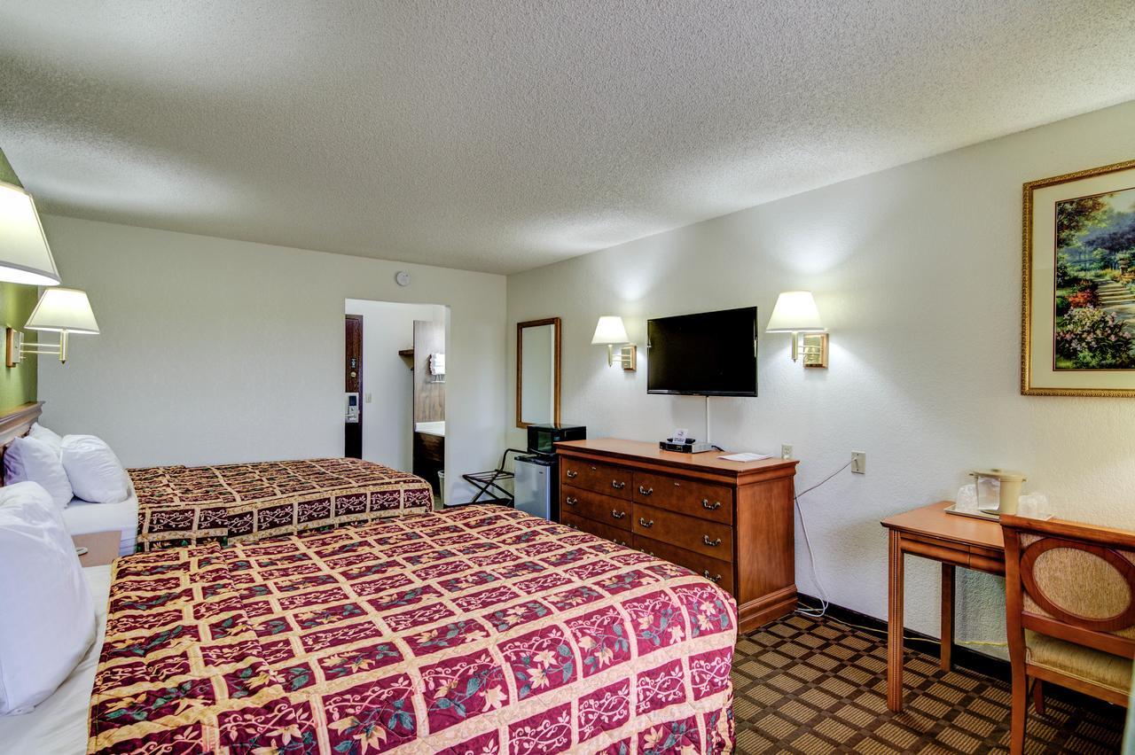 Bloomer Inn & Suites Exterior foto