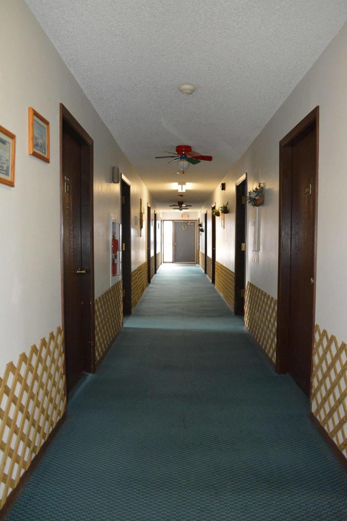 Bloomer Inn & Suites Exterior foto