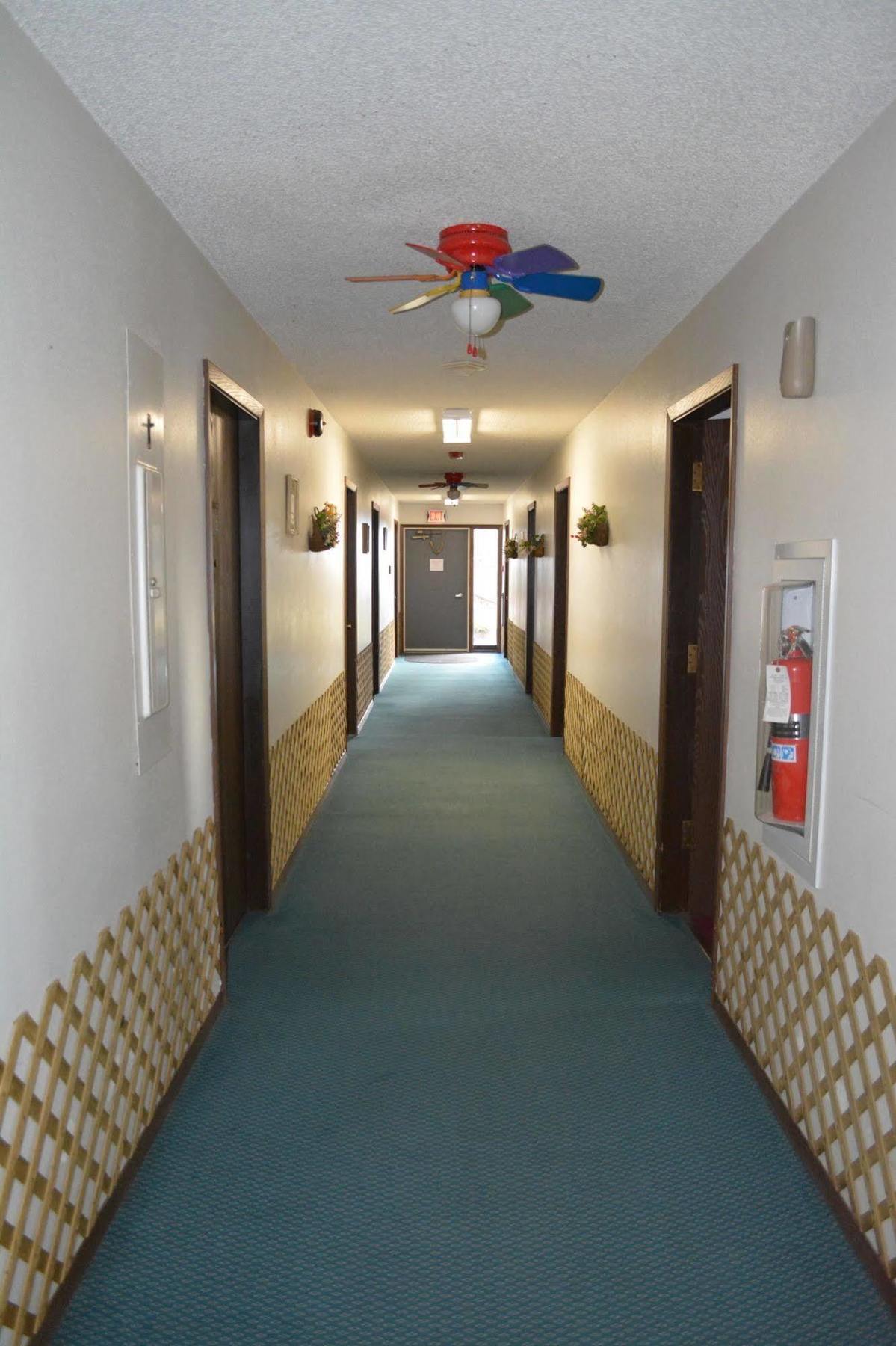 Bloomer Inn & Suites Exterior foto