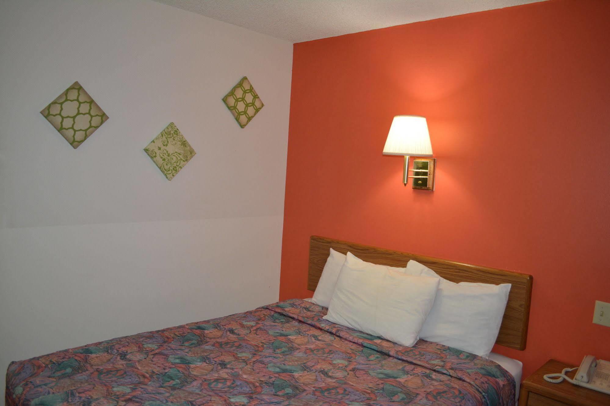 Bloomer Inn & Suites Exterior foto