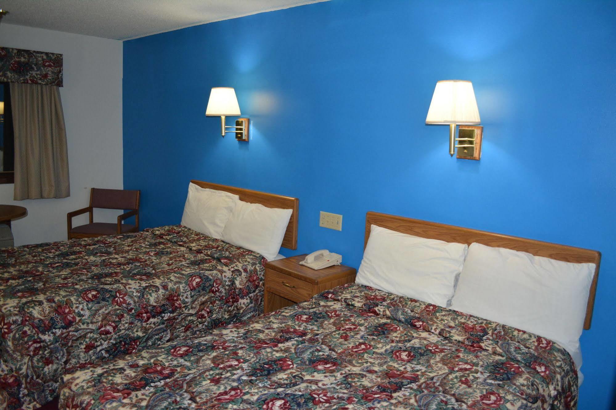 Bloomer Inn & Suites Exterior foto