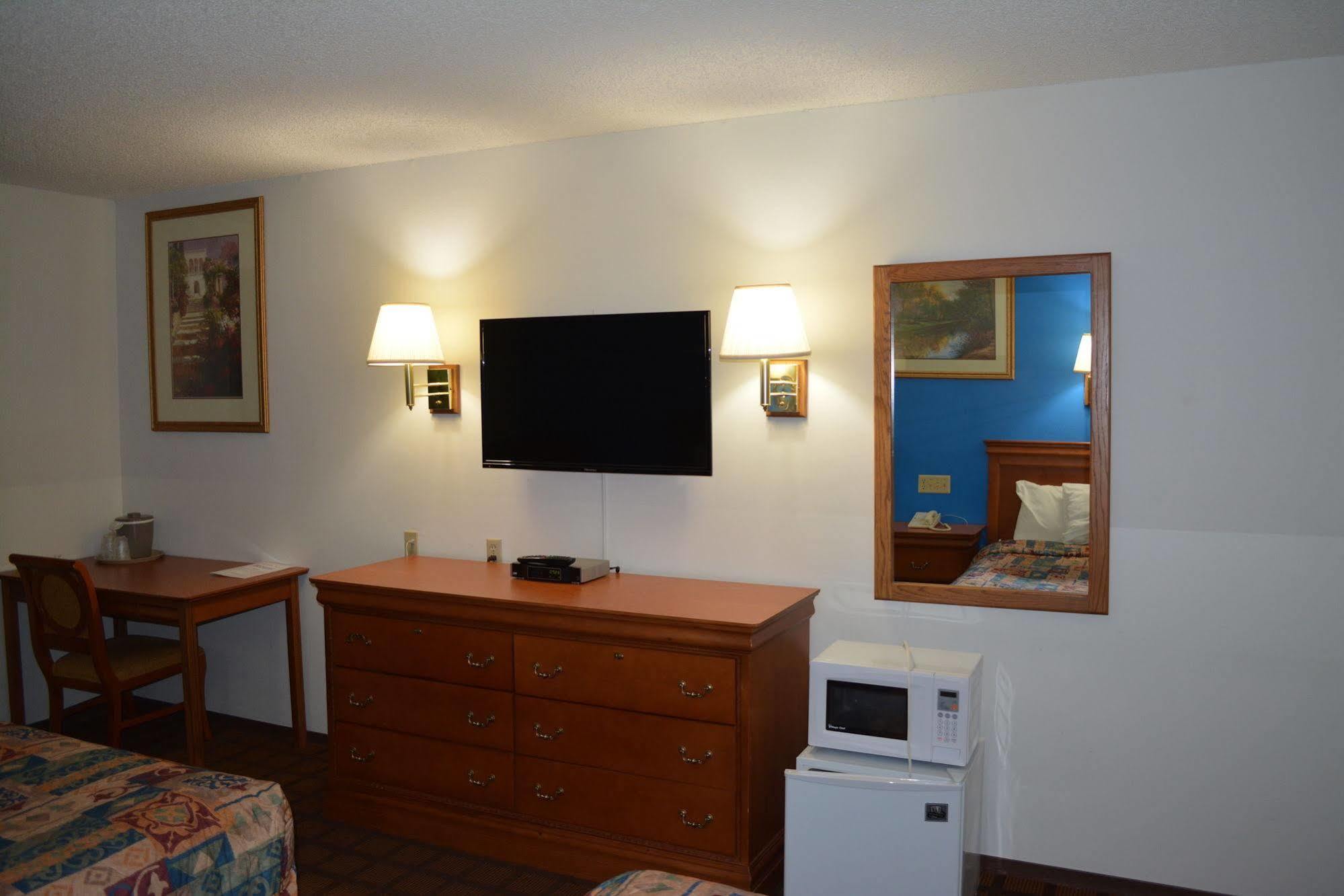 Bloomer Inn & Suites Exterior foto
