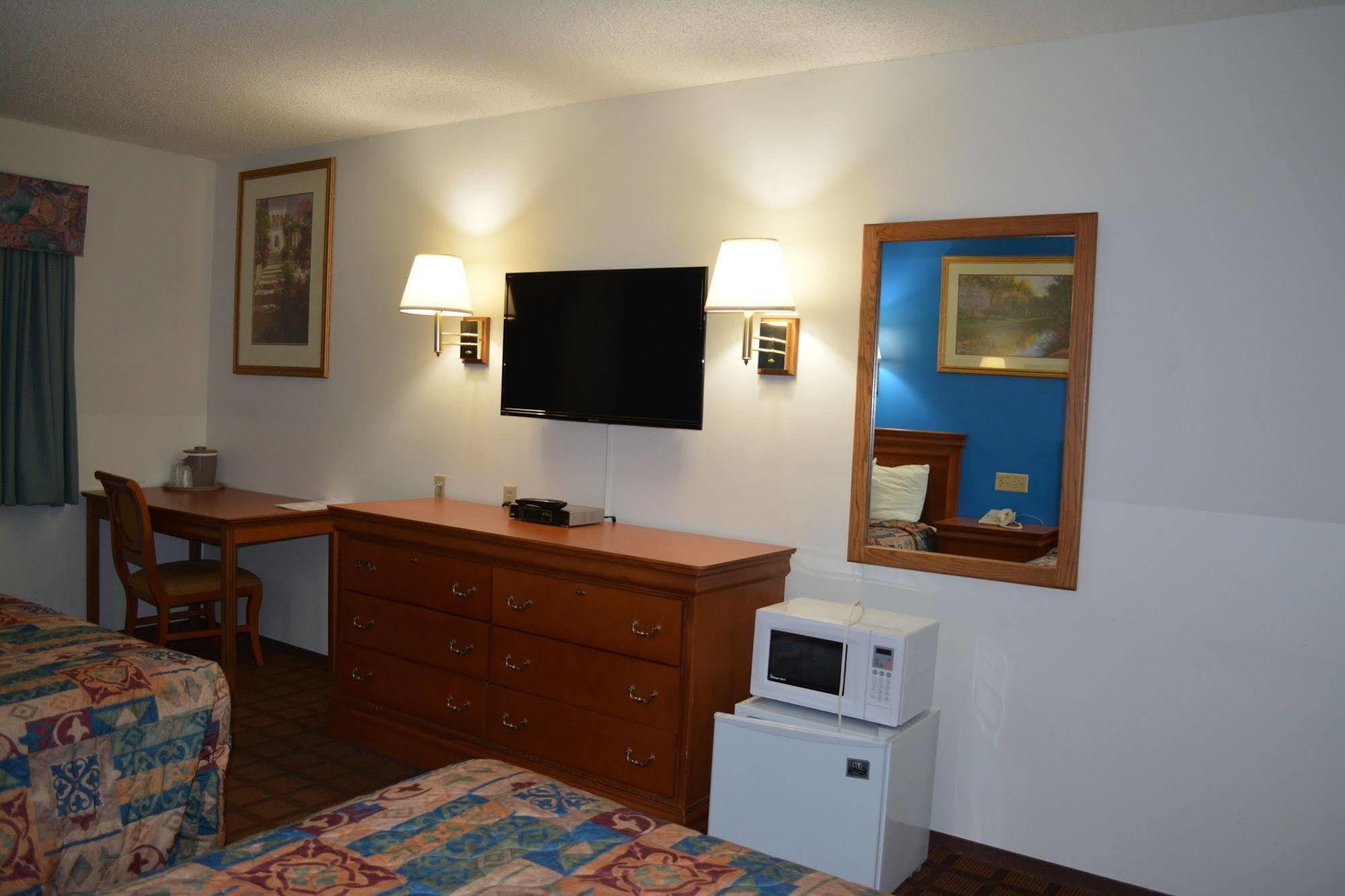 Bloomer Inn & Suites Exterior foto